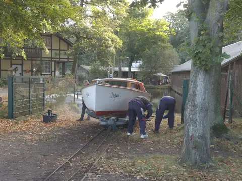 Einwintern 2026 – Bild 1: Boot „Nilan“ auf dem Hänger am Slip
